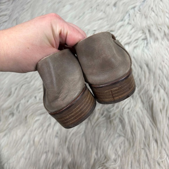 Lucky Brand Women's 7 Gray Soft Leather Loafer Flats Preppy Academia Office - Picture 5 of 7